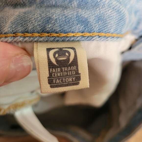 Wild Fable Women's 10 Super Hi-Rise Rolled Cuff Shorts Light Wash Blue Fair Trad - Picture 4 of 6